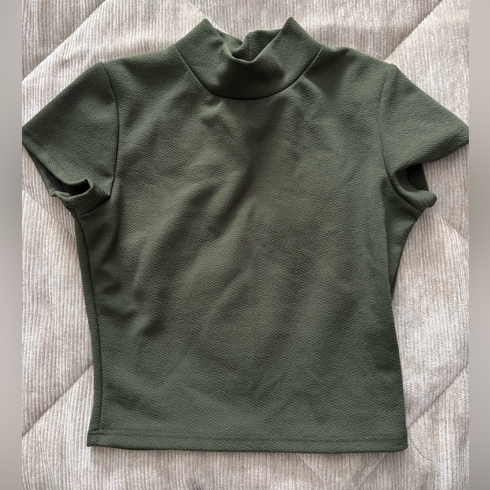 Snap Olive Green Short Sleeve Turtleneck Top